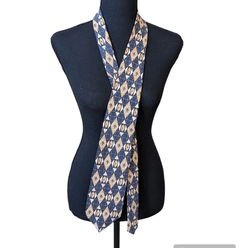 Geoffrey Beene diamond pattern silk tie contemporary print, novelty print